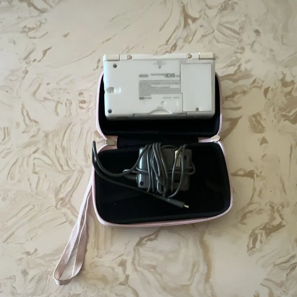 Nintendo DS Lite White Handheld System Touchscreen w/ Charger, Case, Stylus